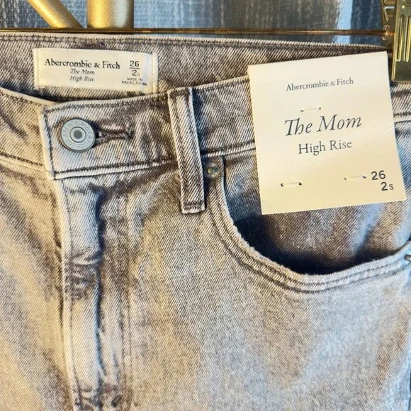 NWT Abercrombie And Fitch The Mom High Rise Jeans Acid Wash Womens size 26S/2S - Picture 6 of 12
